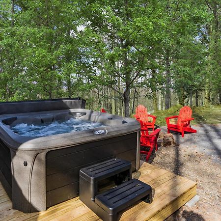 Amazing Views, Hot Tub, Fire Pit, Deck & Fireplace Inwood Bagian luar foto