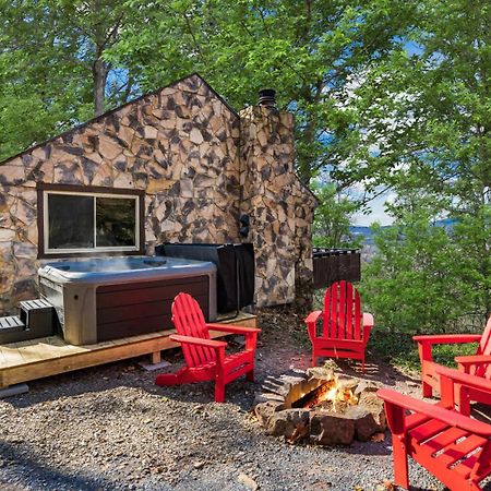Amazing Views, Hot Tub, Fire Pit, Deck & Fireplace Inwood Bagian luar foto
