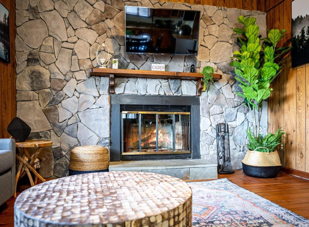 Amazing Views, Hot Tub, Fire Pit, Deck & Fireplace Inwood Bagian luar foto
