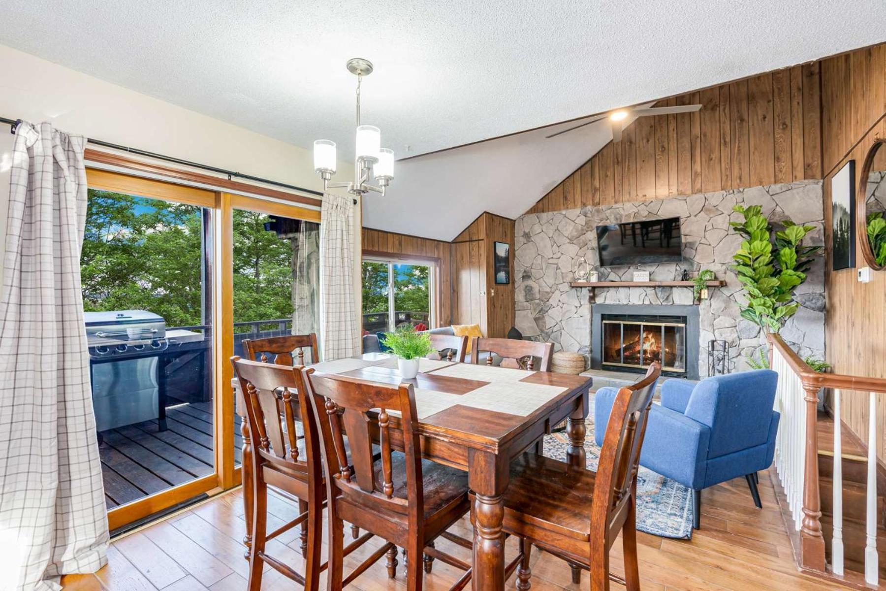 Amazing Views, Hot Tub, Fire Pit, Deck & Fireplace Inwood Bagian luar foto
