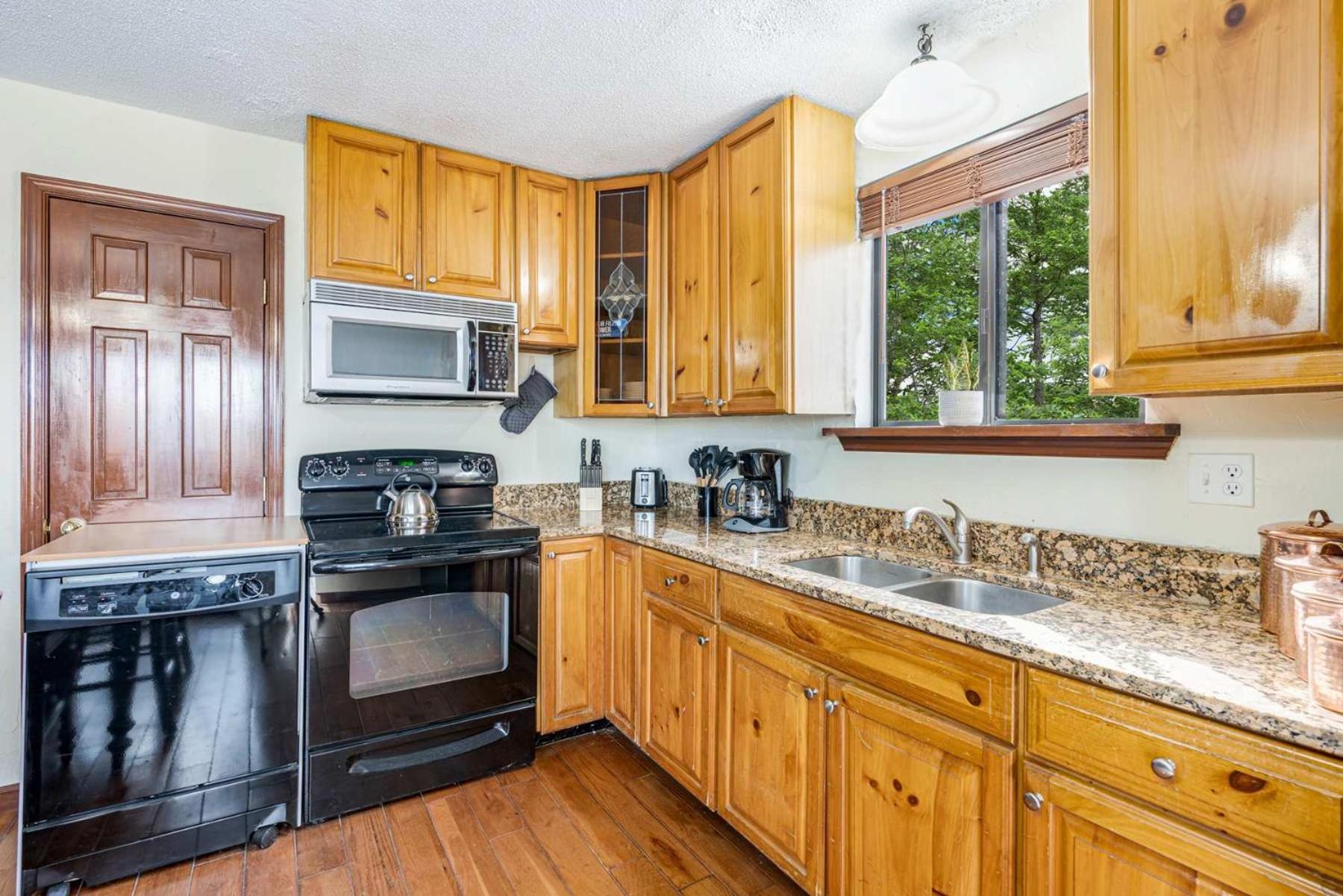 Amazing Views, Hot Tub, Fire Pit, Deck & Fireplace Inwood Bagian luar foto