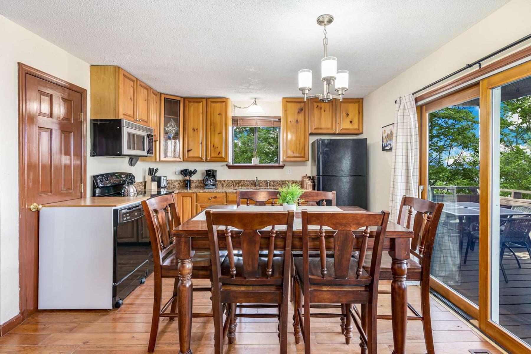 Amazing Views, Hot Tub, Fire Pit, Deck & Fireplace Inwood Bagian luar foto