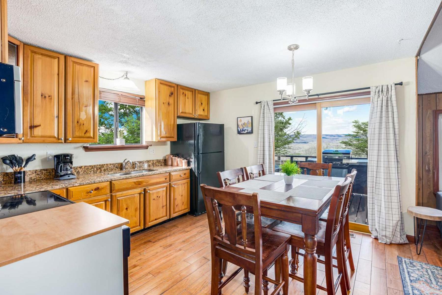 Amazing Views, Hot Tub, Fire Pit, Deck & Fireplace Inwood Bagian luar foto